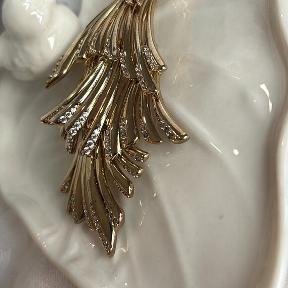 CAROLEE RHINESTONE ARTICULATED GOLD-PLATED ABSTRACT BROOCH - Picture 3 of 8